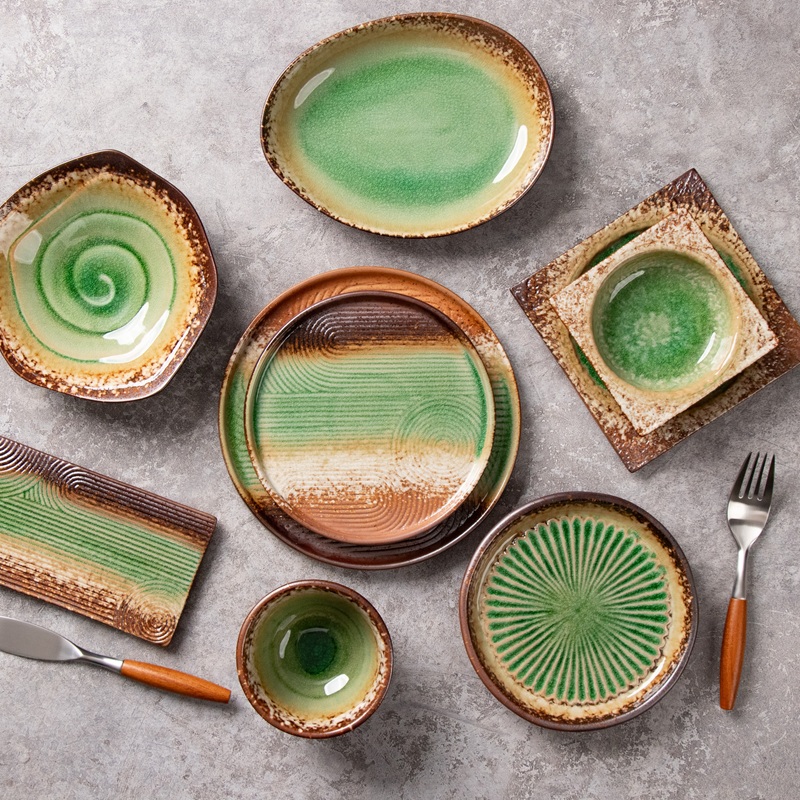 Porcelain Plates and Bowls Farfurii și boluri din porțelan
