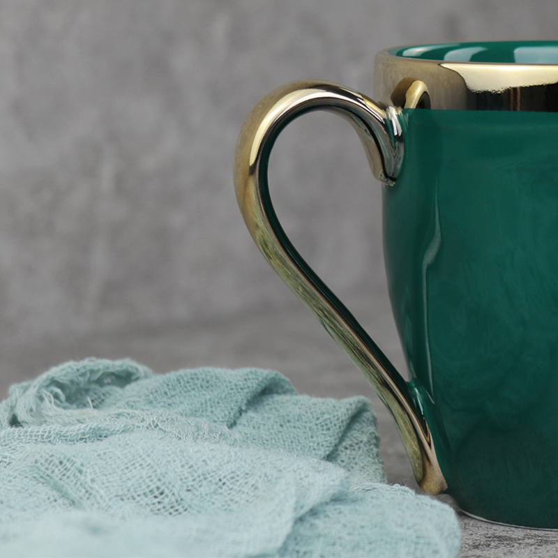 Cana Ceramica Verde Cu margine aurie