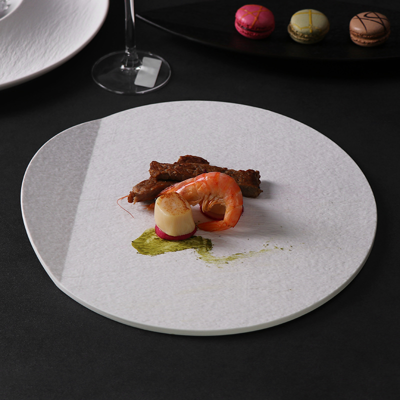 Farfurie mata din portelan in forma rotunda neregulata Farfurie din ceramica pentru restaurant