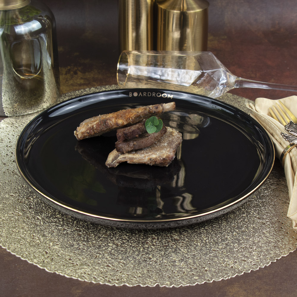 Farfurie restaurant neagra din ceramica cu margine aurie 