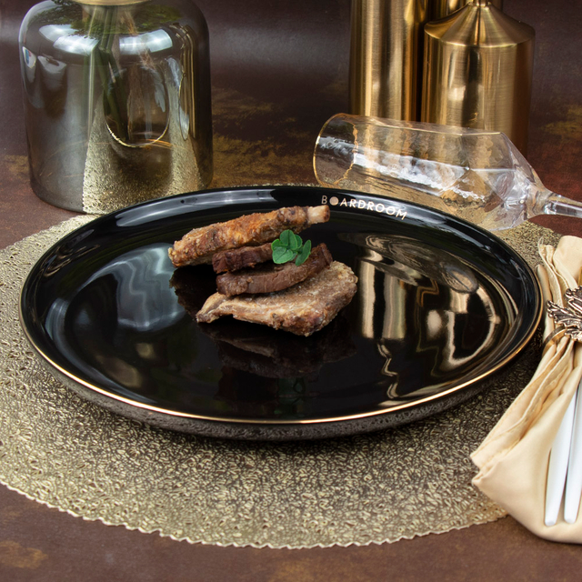 Farfurie restaurant neagra din ceramica cu margine aurie 