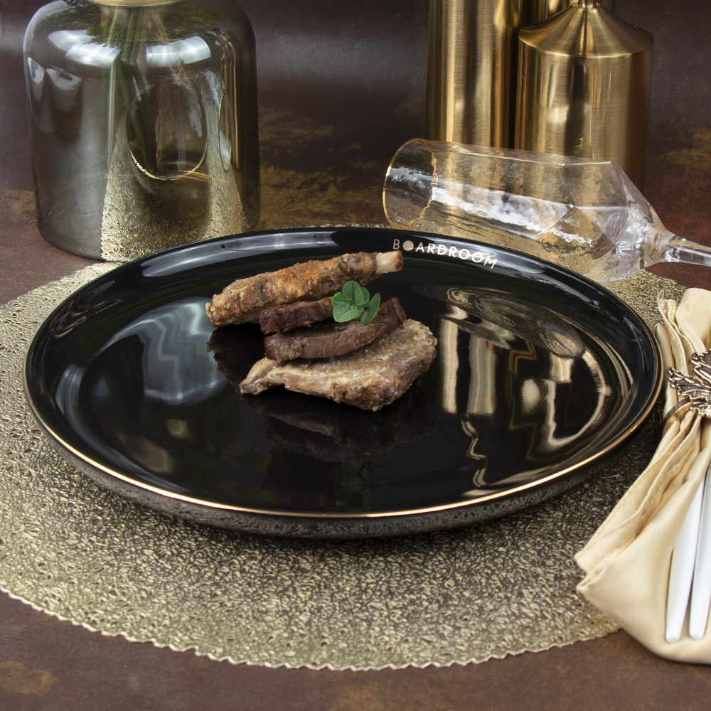 Farfurie restaurant neagra din ceramica cu margine aurie 