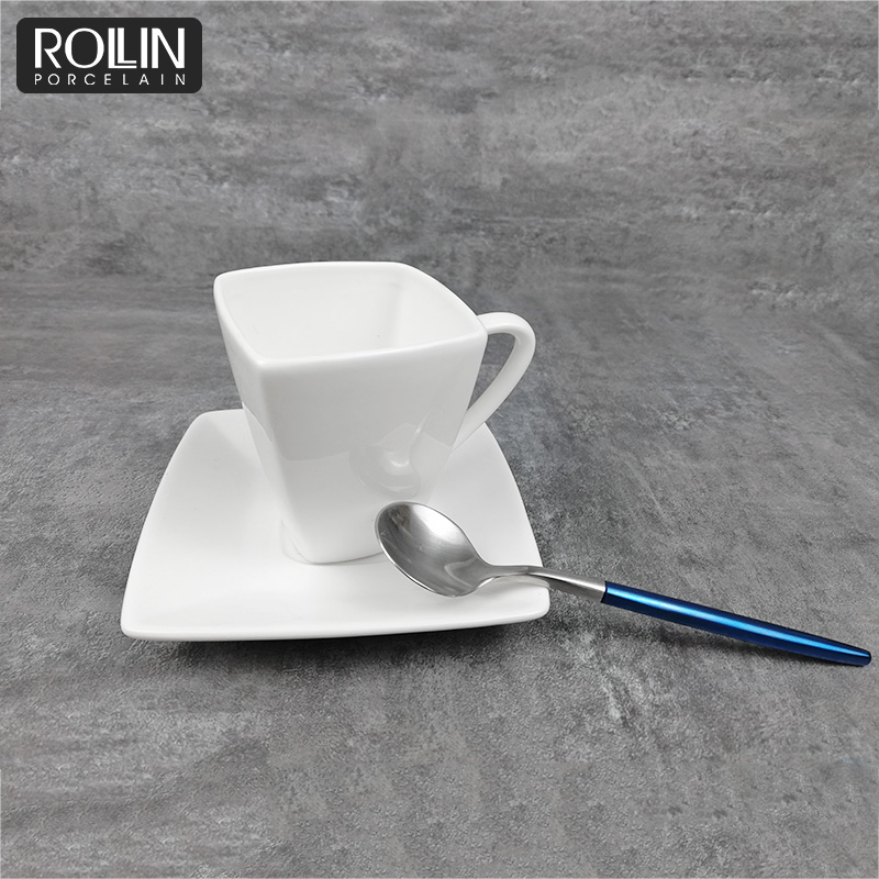 Cana de cafea pătrată cu design unic