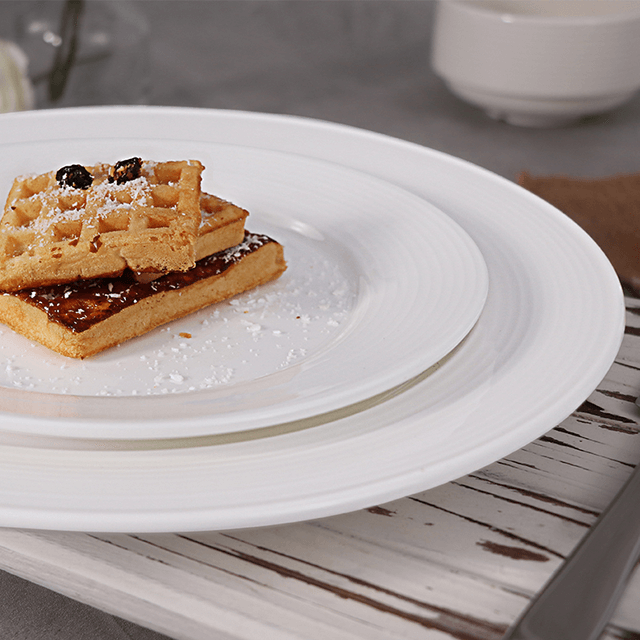 Set farfurii din porțelan alb Vase din ceramică